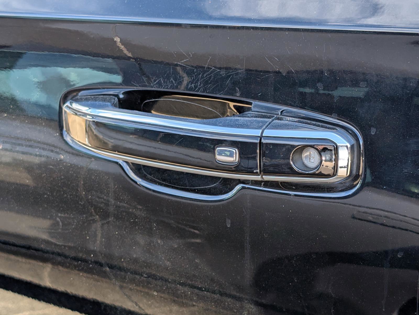 2021 Chevrolet Suburban High Country photo 3