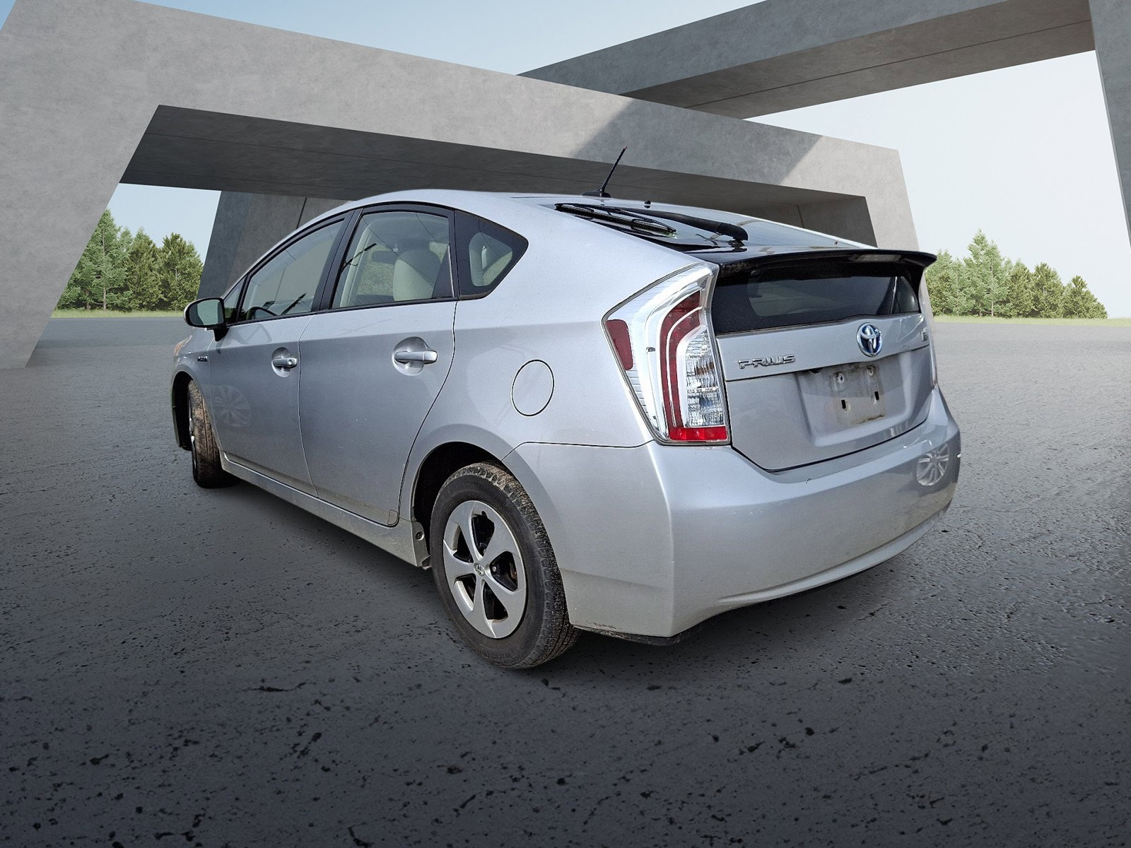 2013 Toyota Prius Three photo 2
