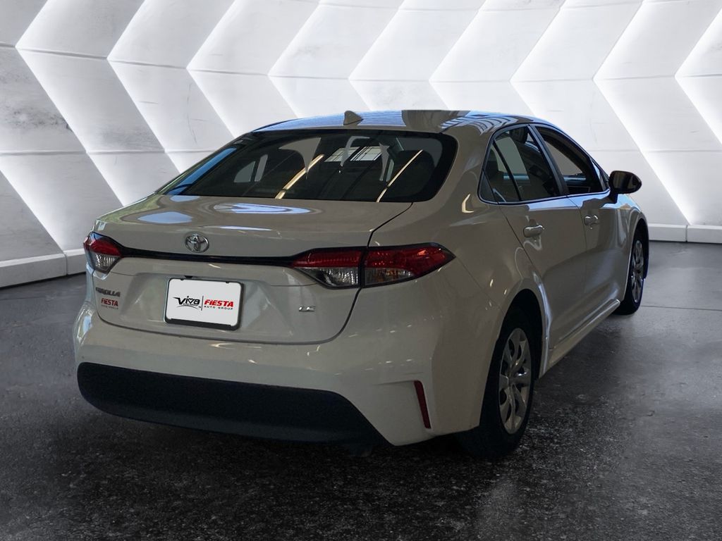 2023 Toyota Corolla LE photo 4