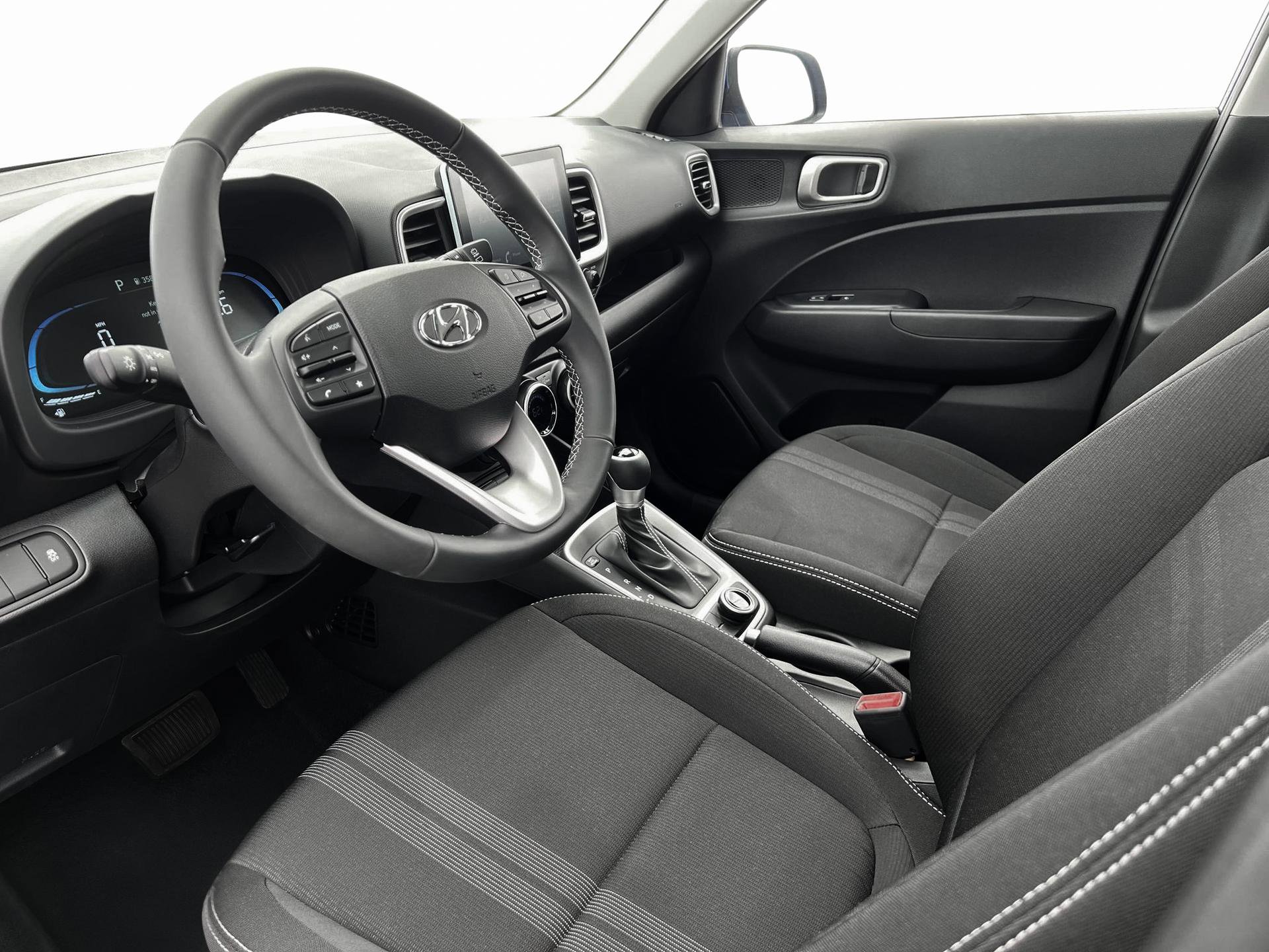 2025 Hyundai Venue SEL photo 14