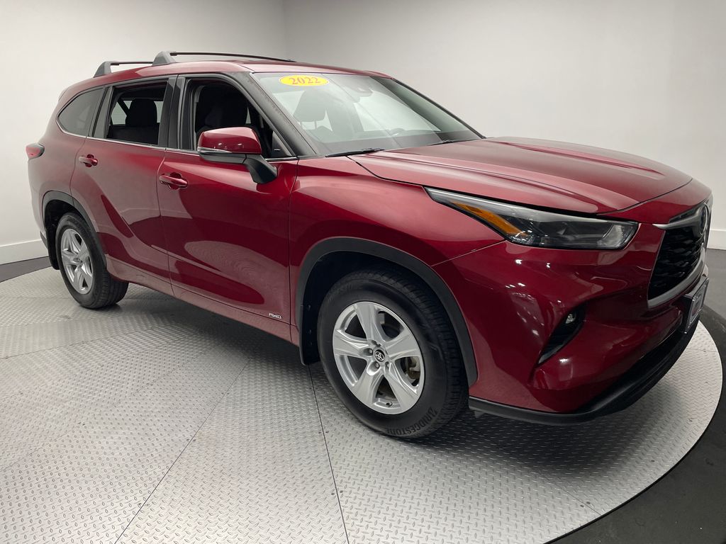 2022 Toyota Highlander Hybrid LE photo 3