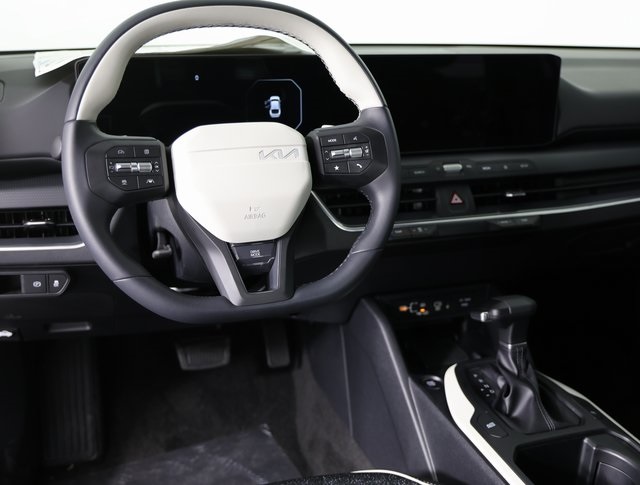 2025 Kia K4 GT-Line photo 9