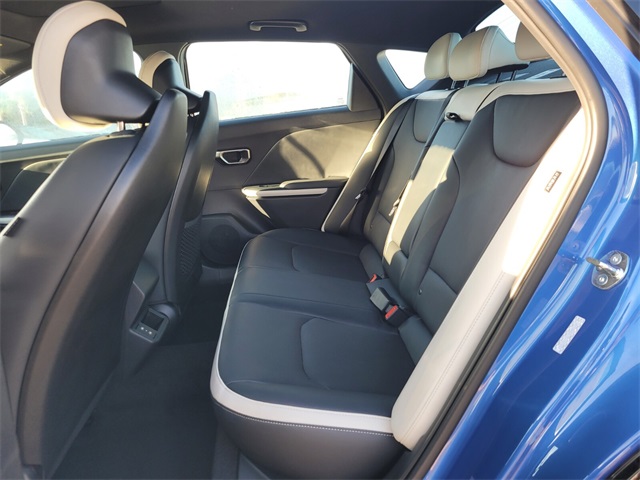 2025 Kia K4 GT-Line photo 7