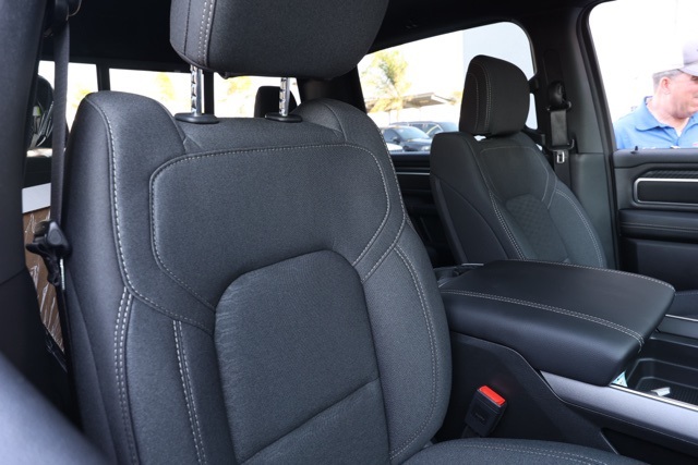 New 2026 Diamond Black Crystal Pearl-Coat Exterior Paint RAM Big Horn Sport Appearance image 19