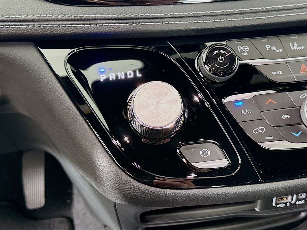 2025 Chrysler Pacifica photo 17