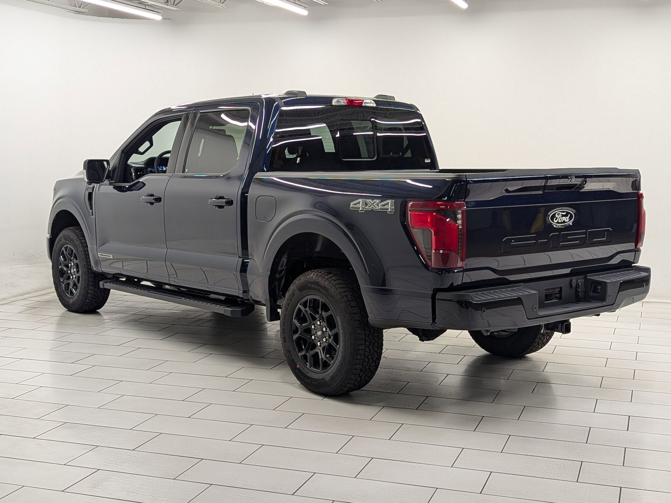 2025 Ford F-150 XLT photo 2
