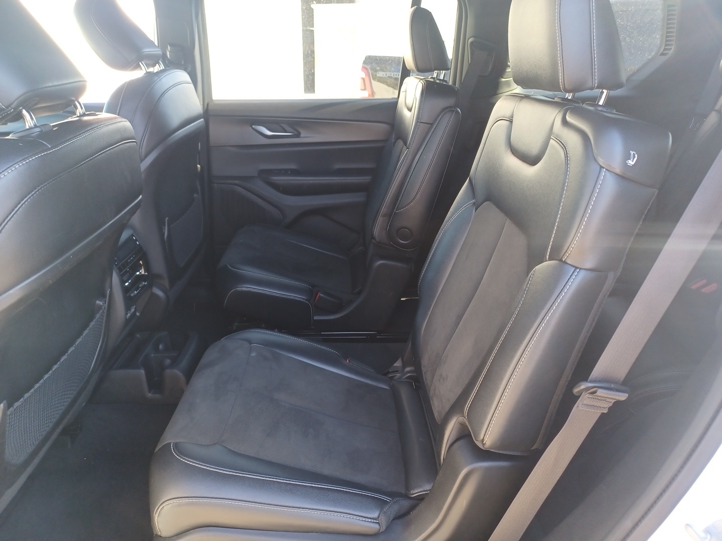 2023 Jeep Grand Cherokee Laredo Altitude photo 6