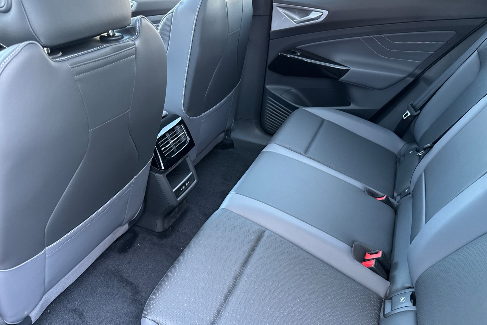 2025 Volkswagen ID.4 Pro S photo 11