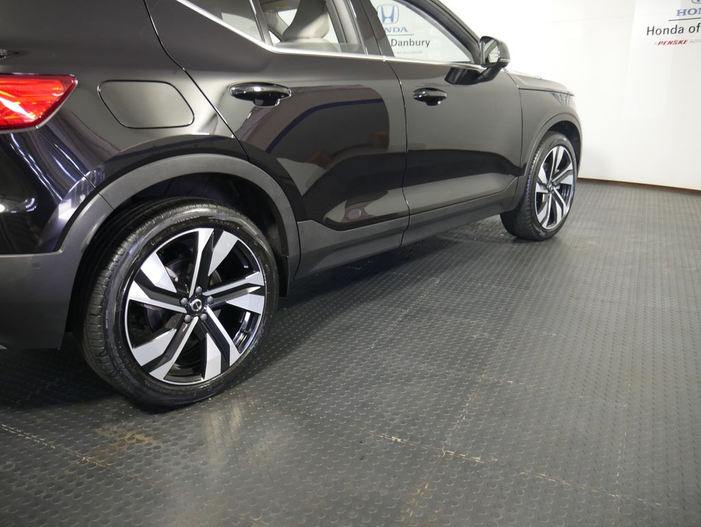 2023 Volvo XC40 Plus photo 4