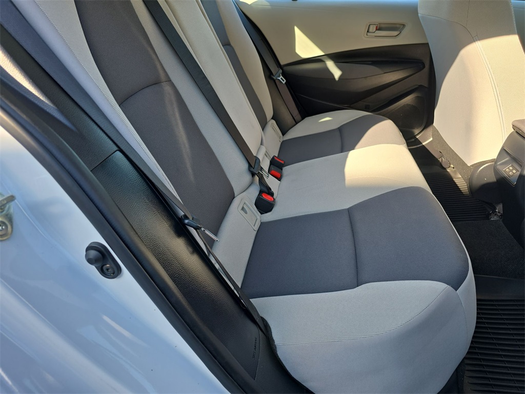 2023 Toyota Corolla LE photo 33