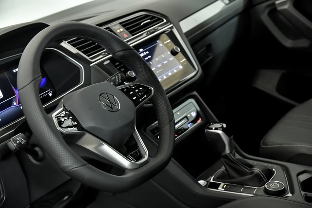 2023 Volkswagen Tiguan SE R-Line Black photo 11