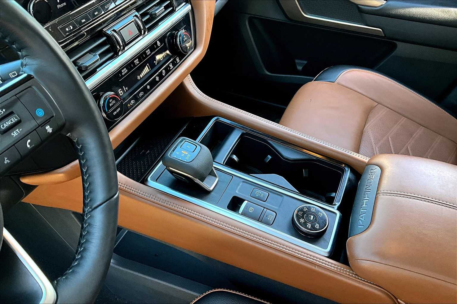 2022 Nissan Pathfinder Platinum photo 13