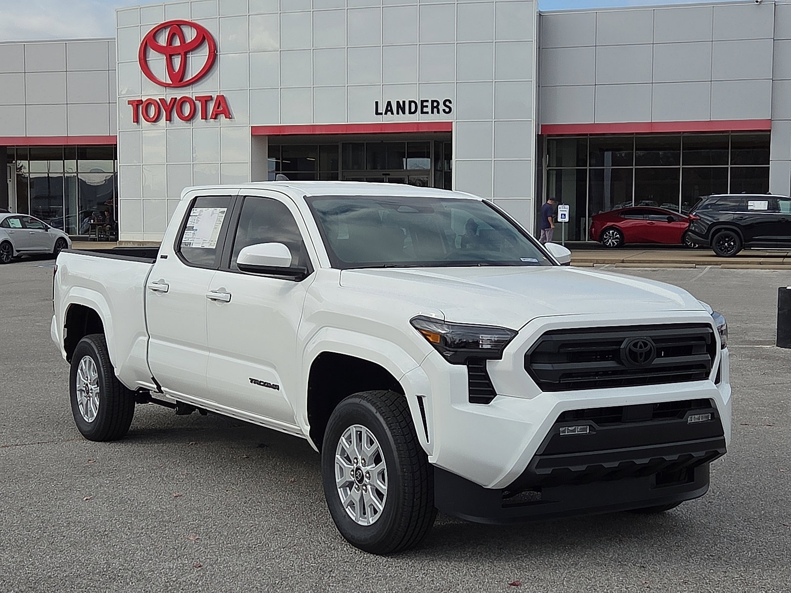 2025 Toyota Tacoma SR5's photo