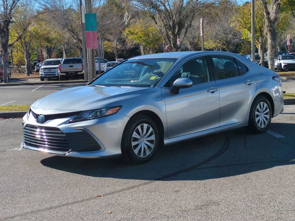 2021 Toyota Camry LE's photo