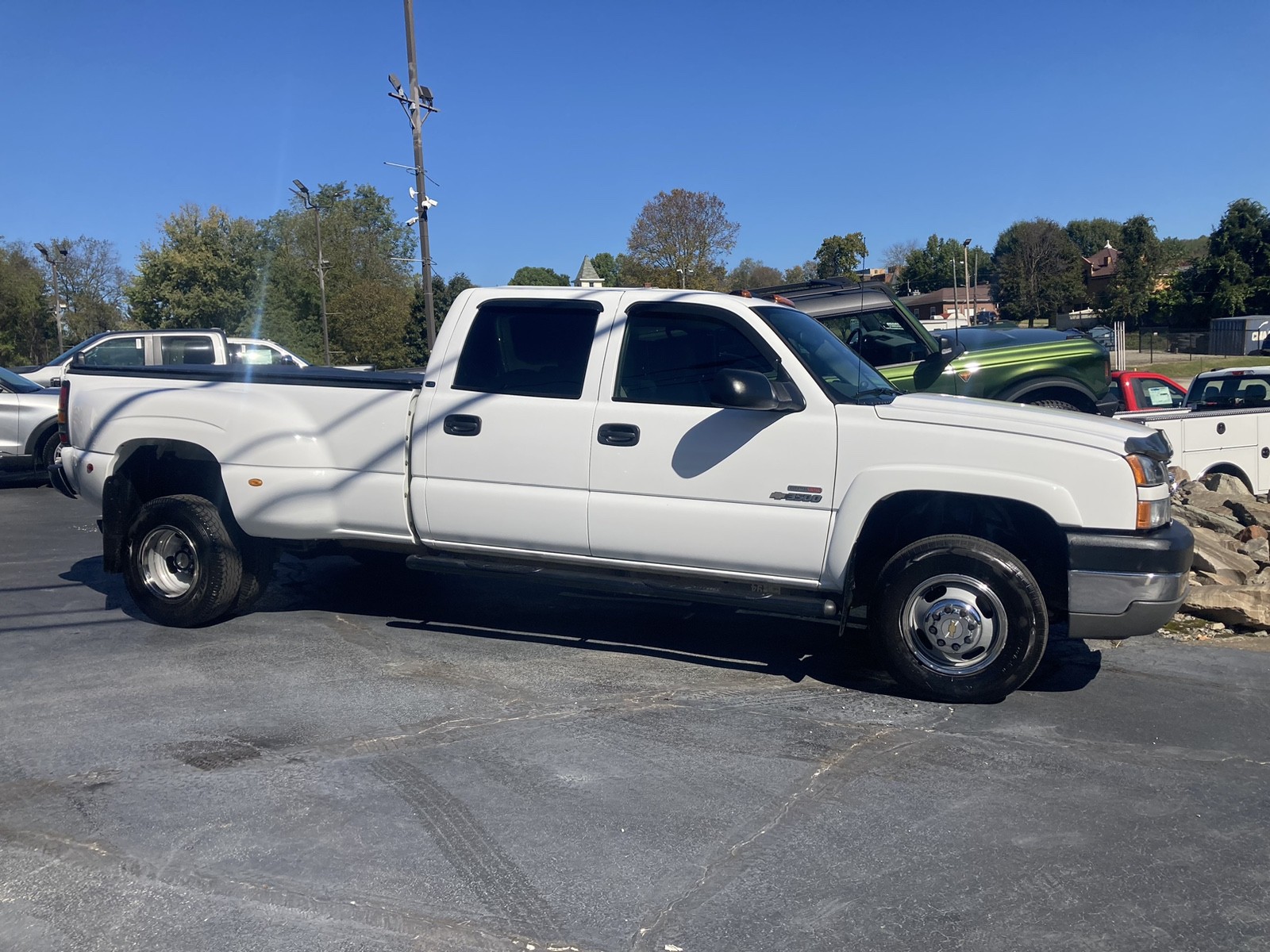 2005 Chevrolet Silverado 3500HD LS photo 2