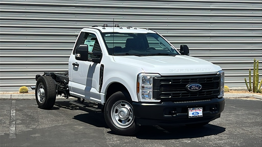 2025 Ford F-350 Super Duty Chassis Cab XL's photo