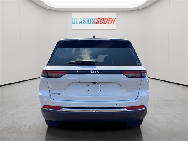2023 Jeep Cherokee Sport photo 4