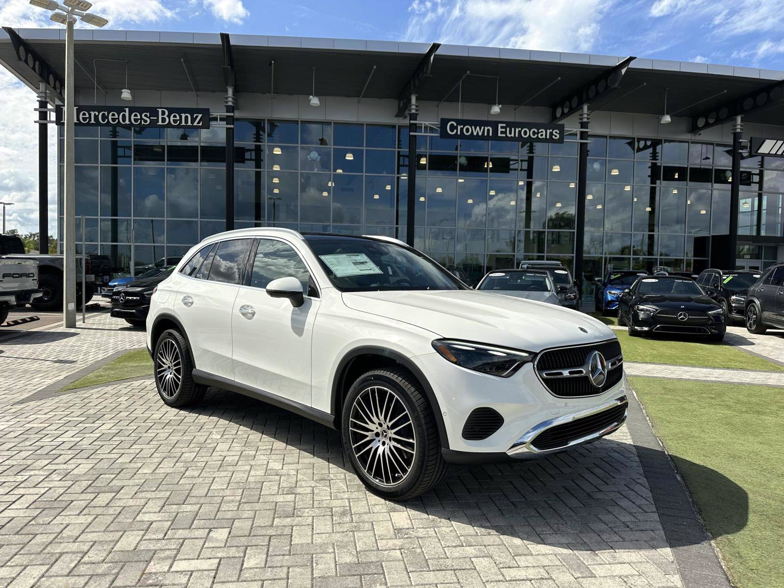 2026 Mercedes Benz GLC 300 4MATIC photo 2