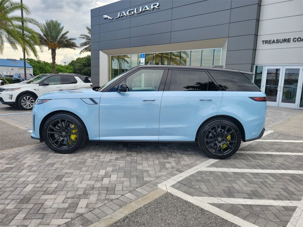 2025 Land Rover Range Rover Sport photo 2