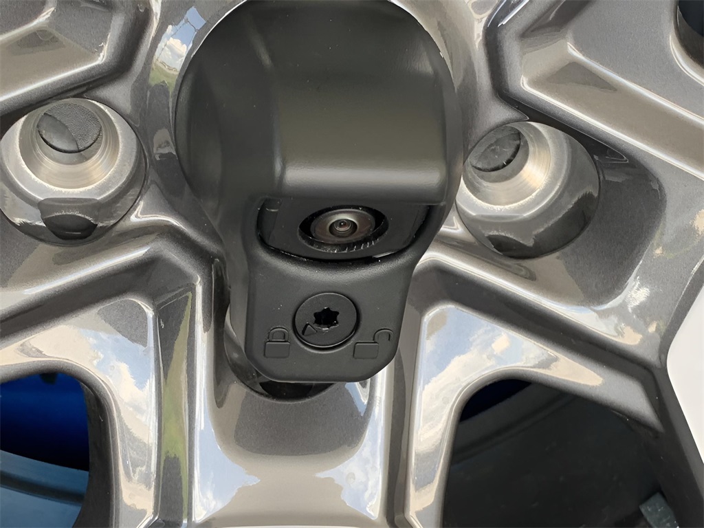 2025 Jeep Wrangler Sahara photo 16