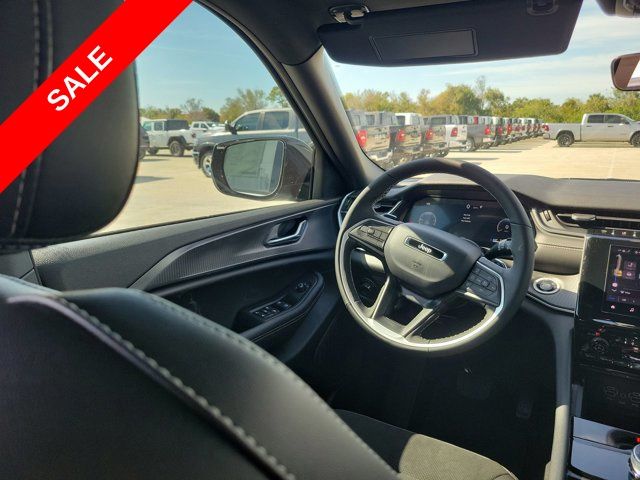 2025 Jeep Grand Cherokee Altitude photo 15