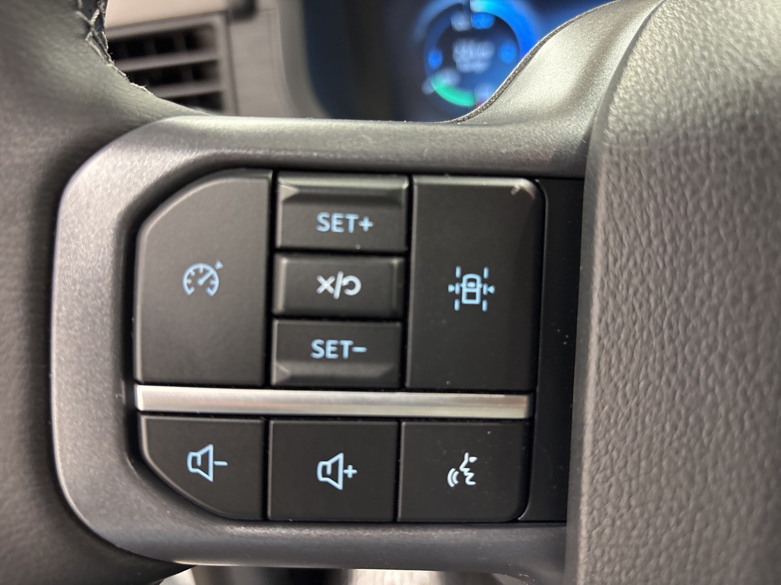 2025 Ford F-150 Lightning XLT photo 13