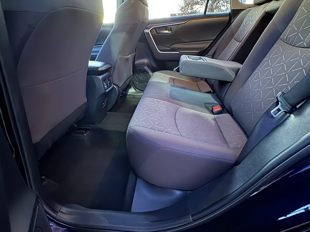 2021 Toyota RAV4 XLE photo 25