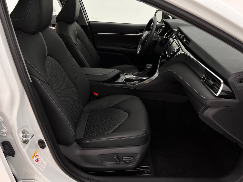 2018 Toyota Camry XSE photo 14