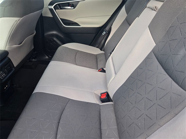 2021 Toyota RAV4 Hybrid XLE photo 9