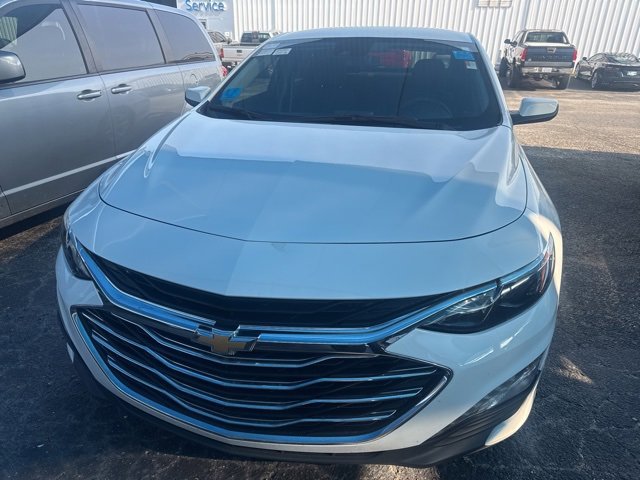 2024 Chevrolet Malibu 1LT photo 2
