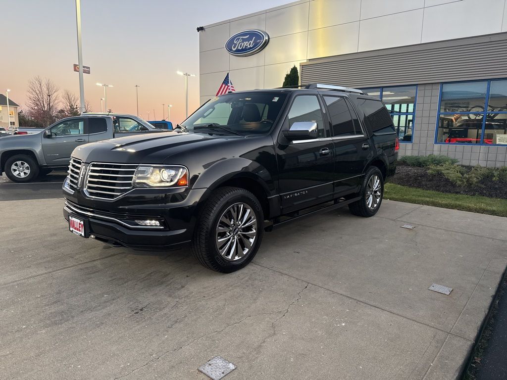 2015 Lincoln Navigator Base photo 2