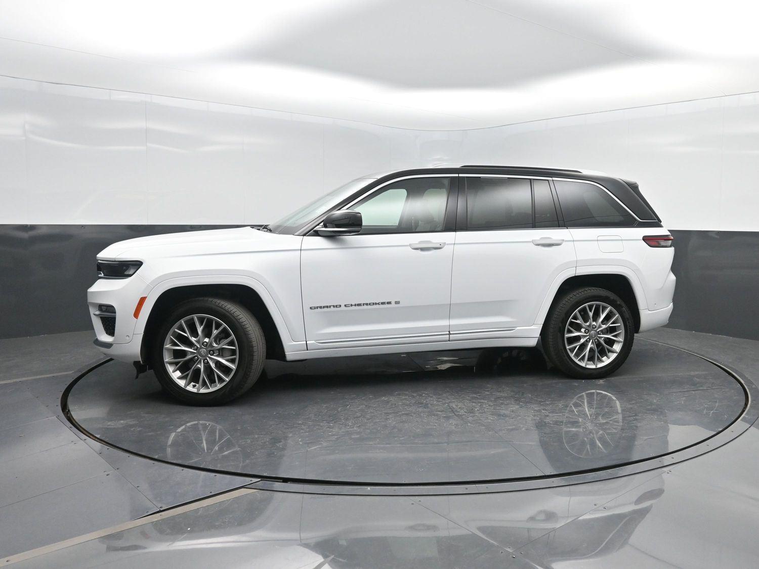 2022 Jeep Grand Cherokee Summit's photo