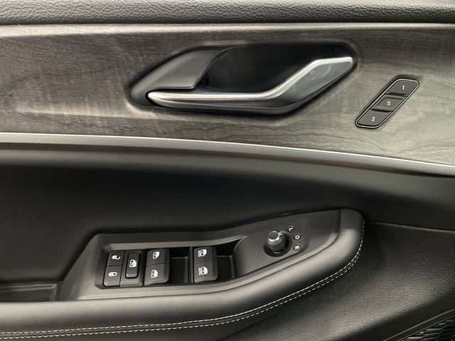 2025 Jeep Grand Cherokee Limited photo 26