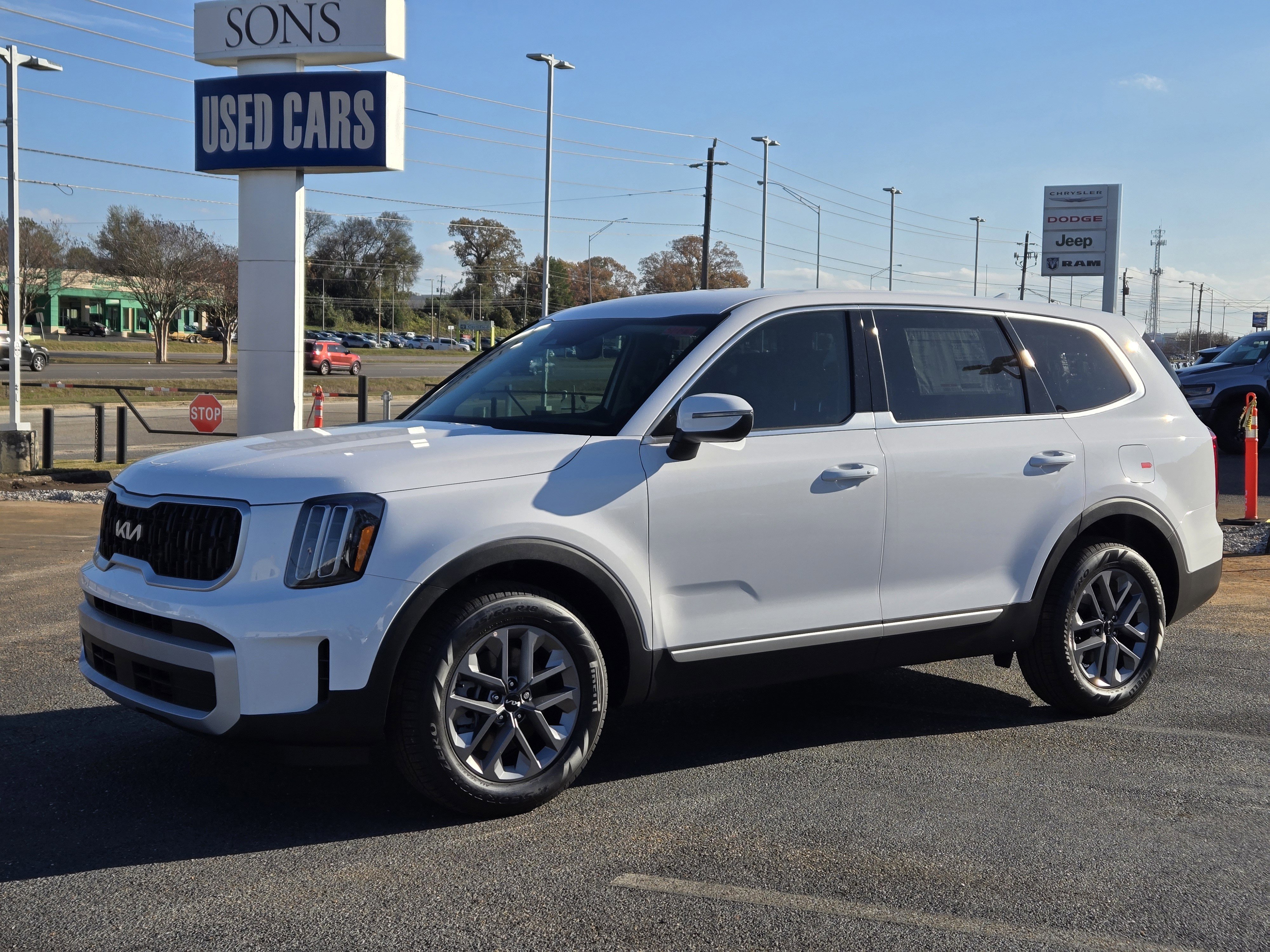 2025 Kia Telluride LX's photo