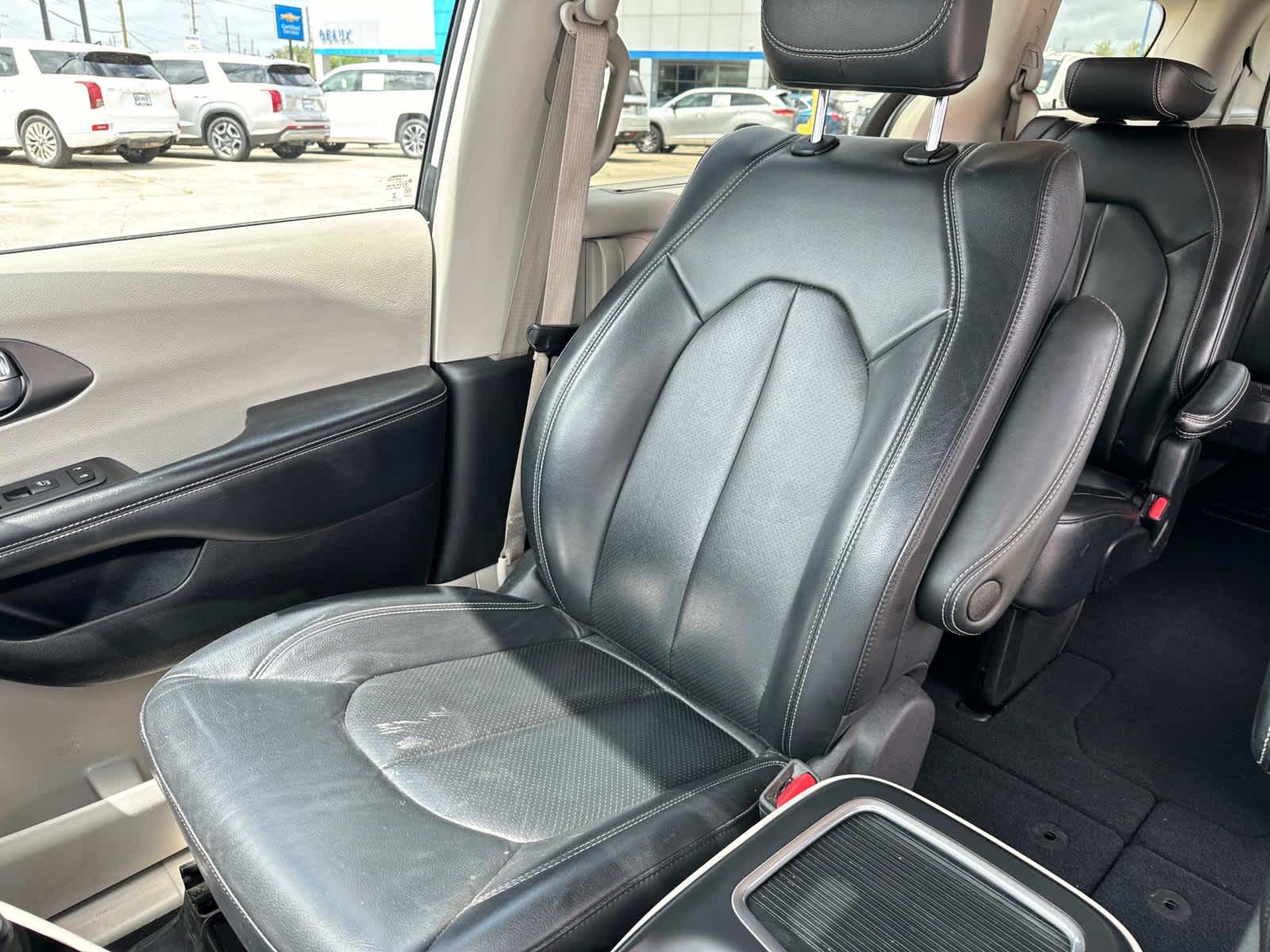 2022 Chrysler Pacifica Touring L photo 33