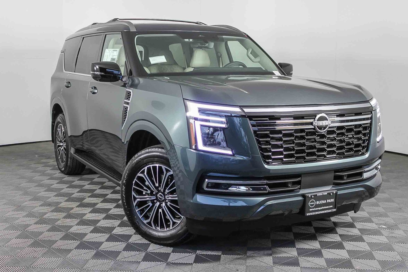 2026 Nissan Armada Platinum's photo