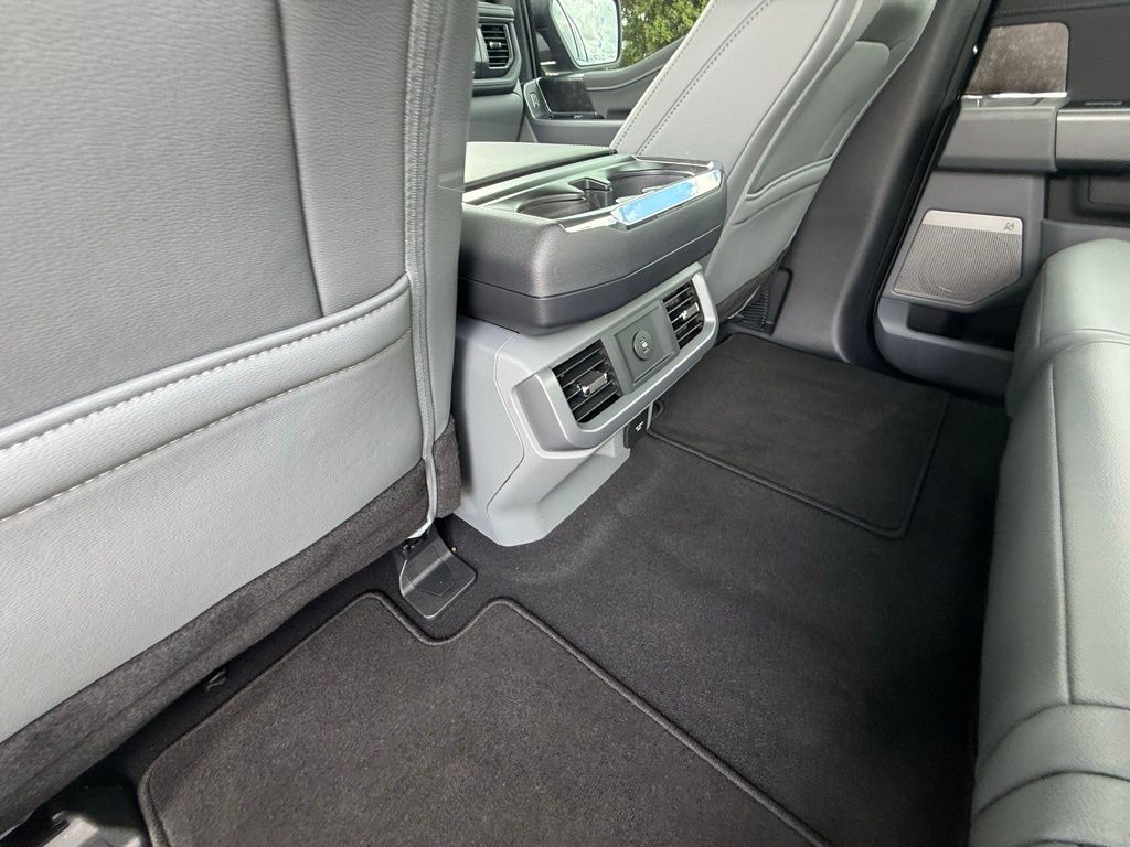 2025 Ford F-150 Lightning photo 22