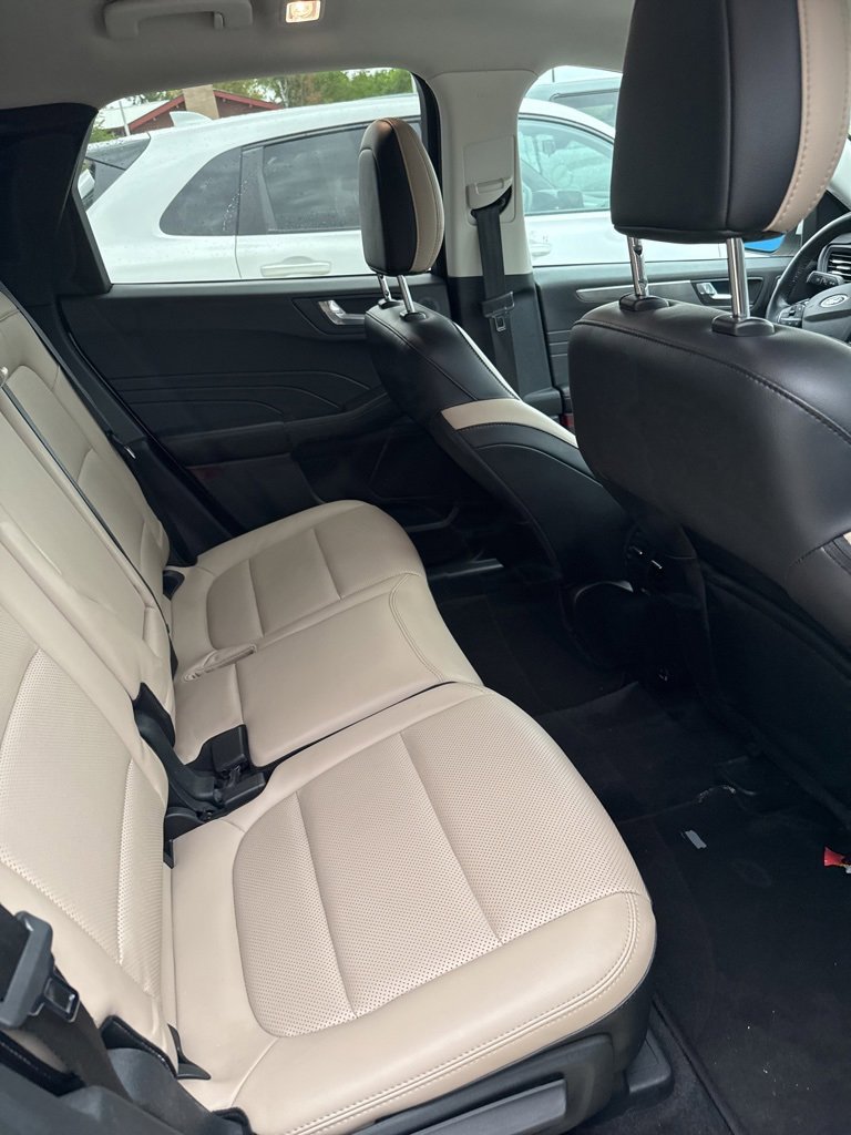 2021 Ford Escape Titanium Hybrid photo 12