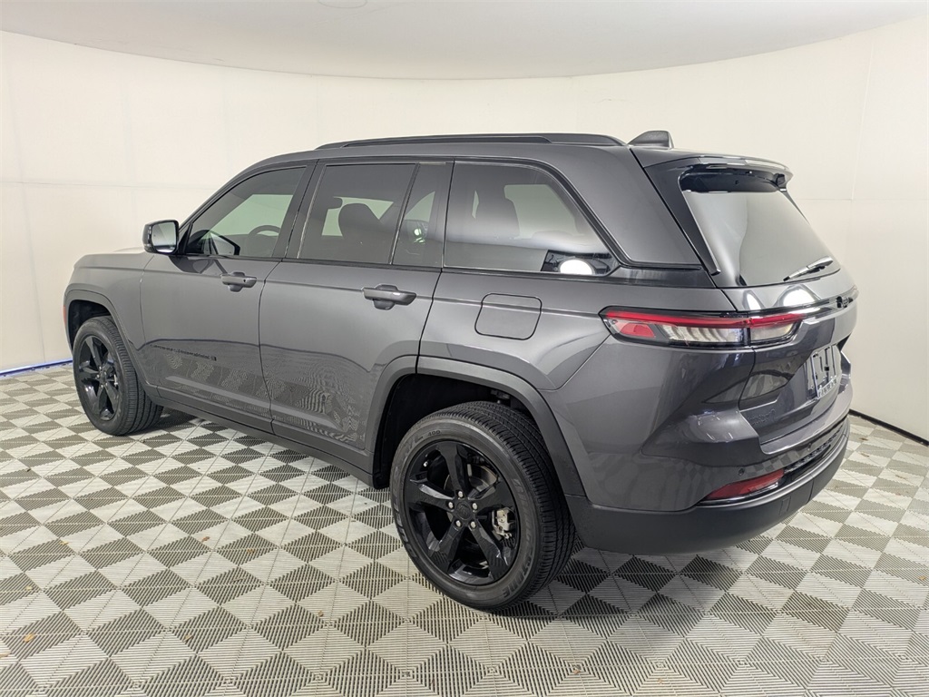 2023 Jeep Grand Cherokee Laredo Altitude photo 4