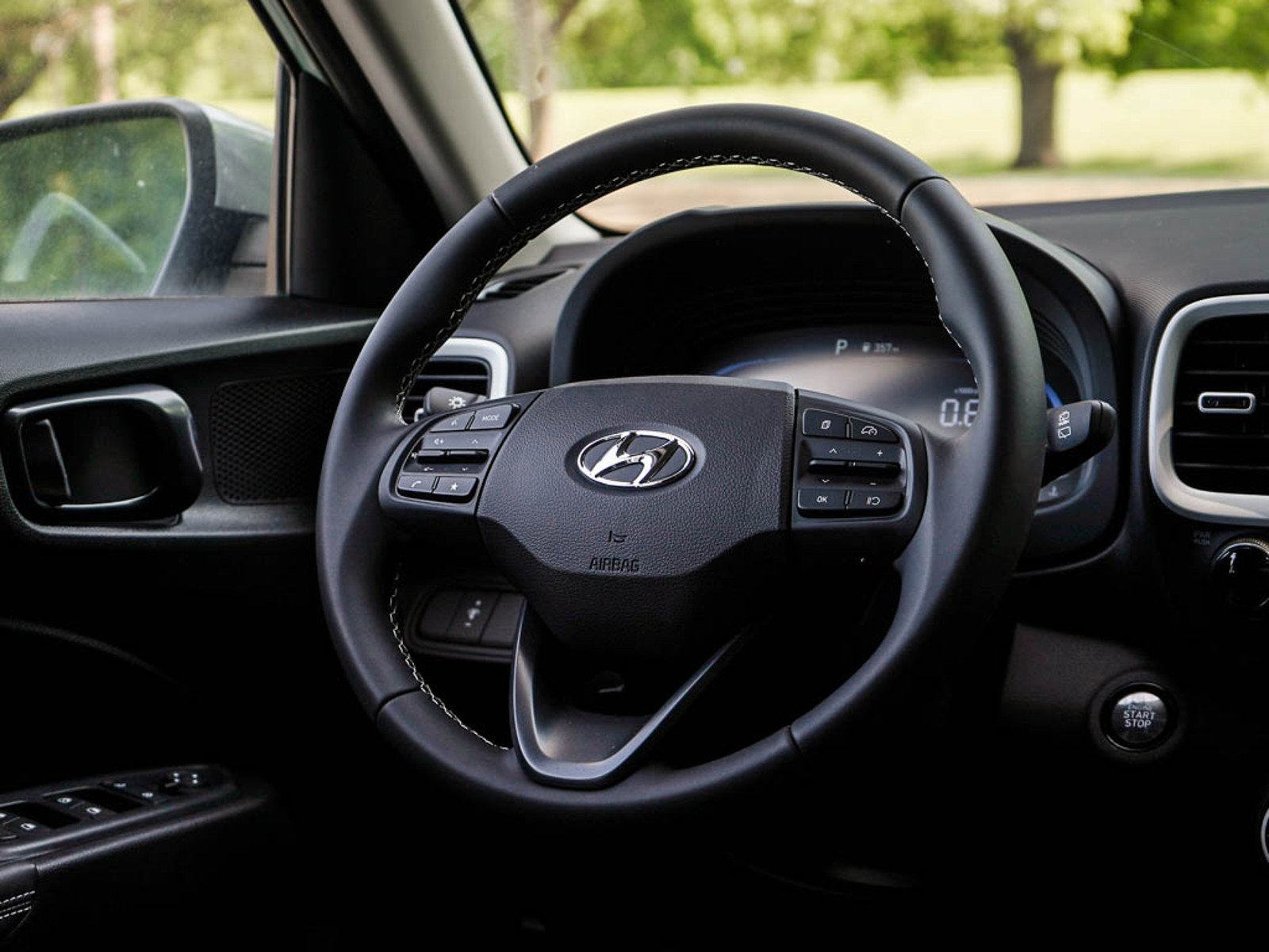 2025 Hyundai Venue Limited photo 12