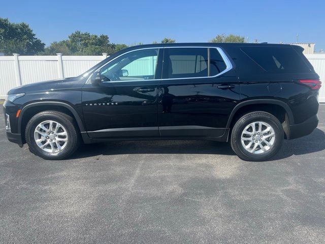 2022 Chevrolet Traverse LS photo 2