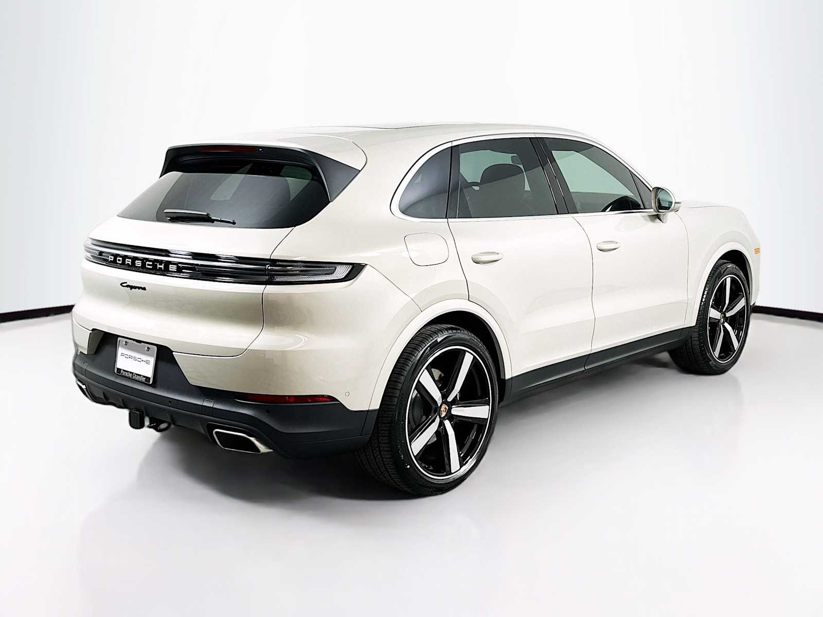 2025 Porsche Cayenne photo 9