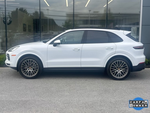2023 Porsche Cayenne Platinum Edition photo 3