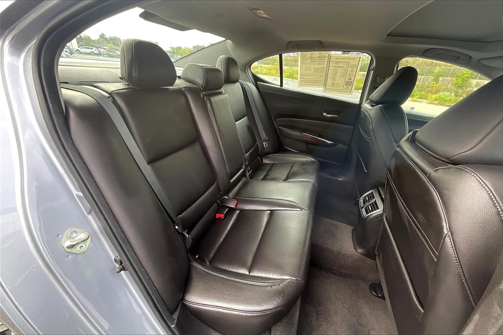 2015 Acura TLX Base photo 26