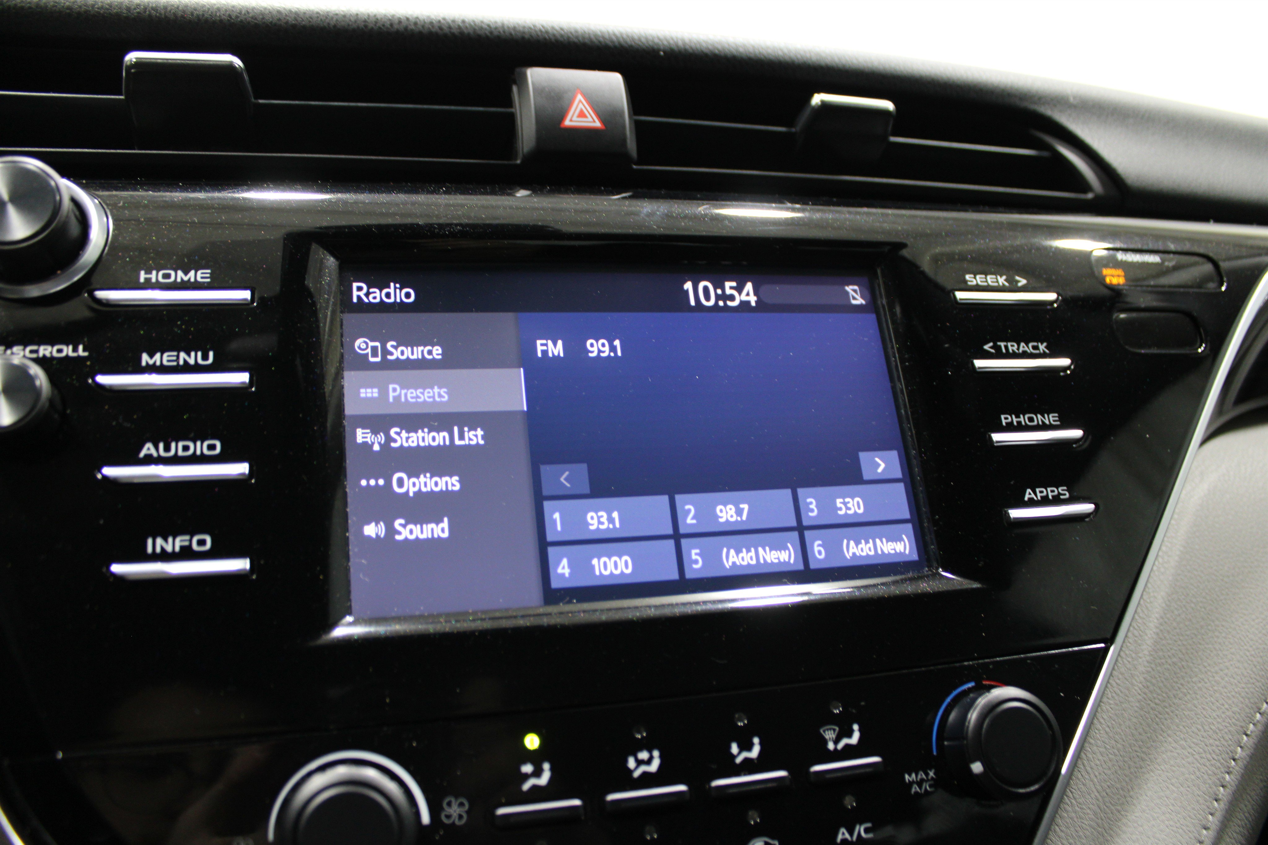 2018 Toyota Camry LE photo 3