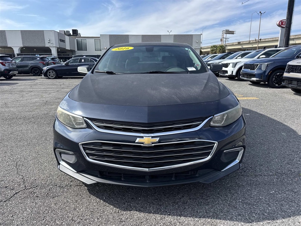 2016 Chevrolet Malibu photo 3