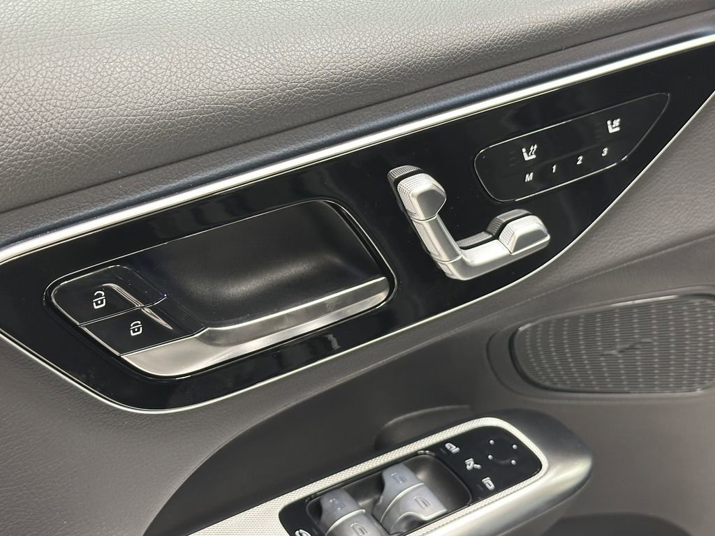 2026 Mercedes Benz GLC 300 photo 12