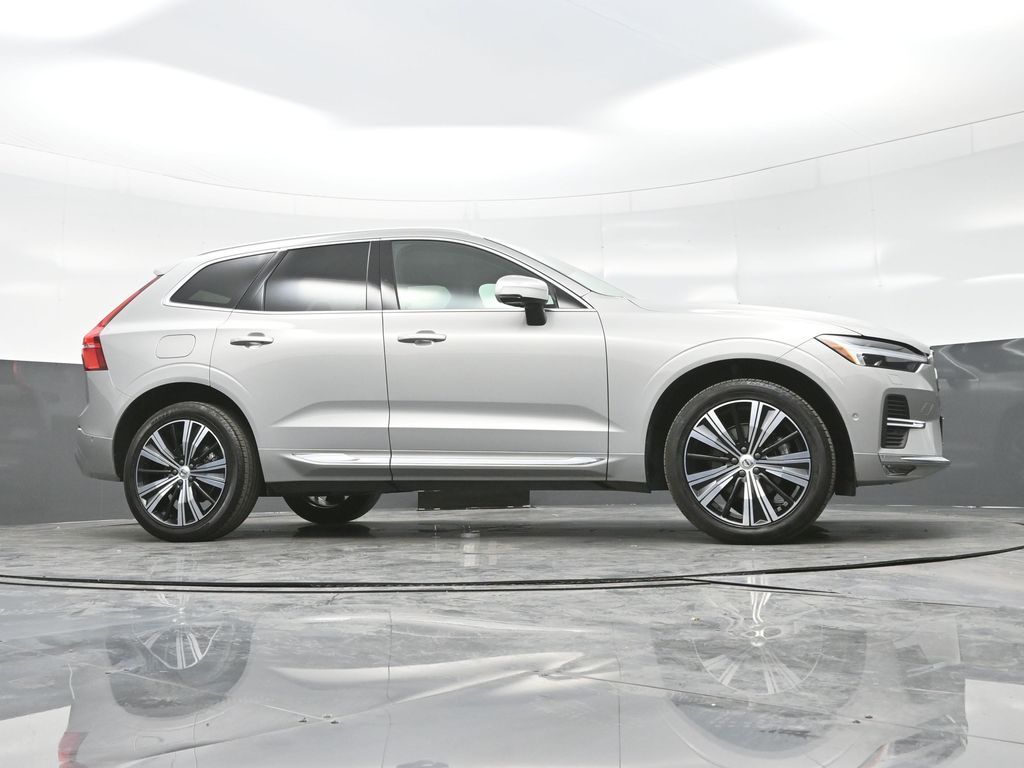 2023 Volvo XC60 B5 Plus photo 27