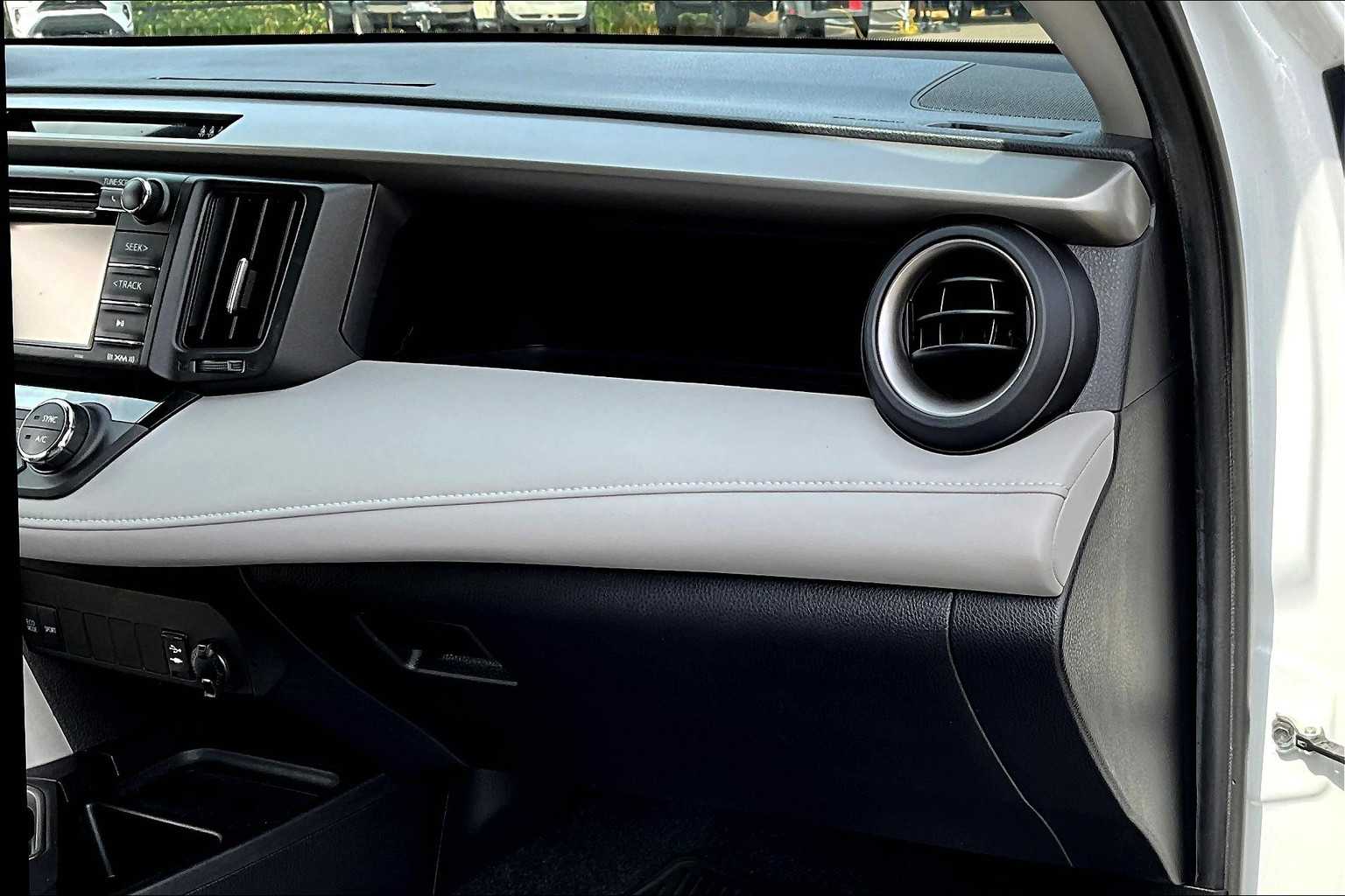 2018 Toyota RAV4 XLE photo 17