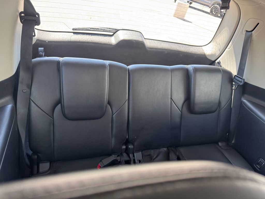 2021 Nissan Armada SV photo 17